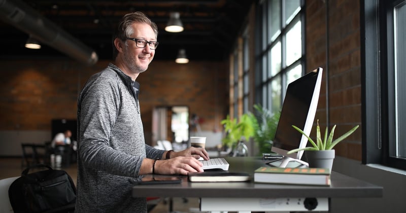 Vitrophanie PMR pour entreprise à Nantes : accessibilité et style au service de vos locaux